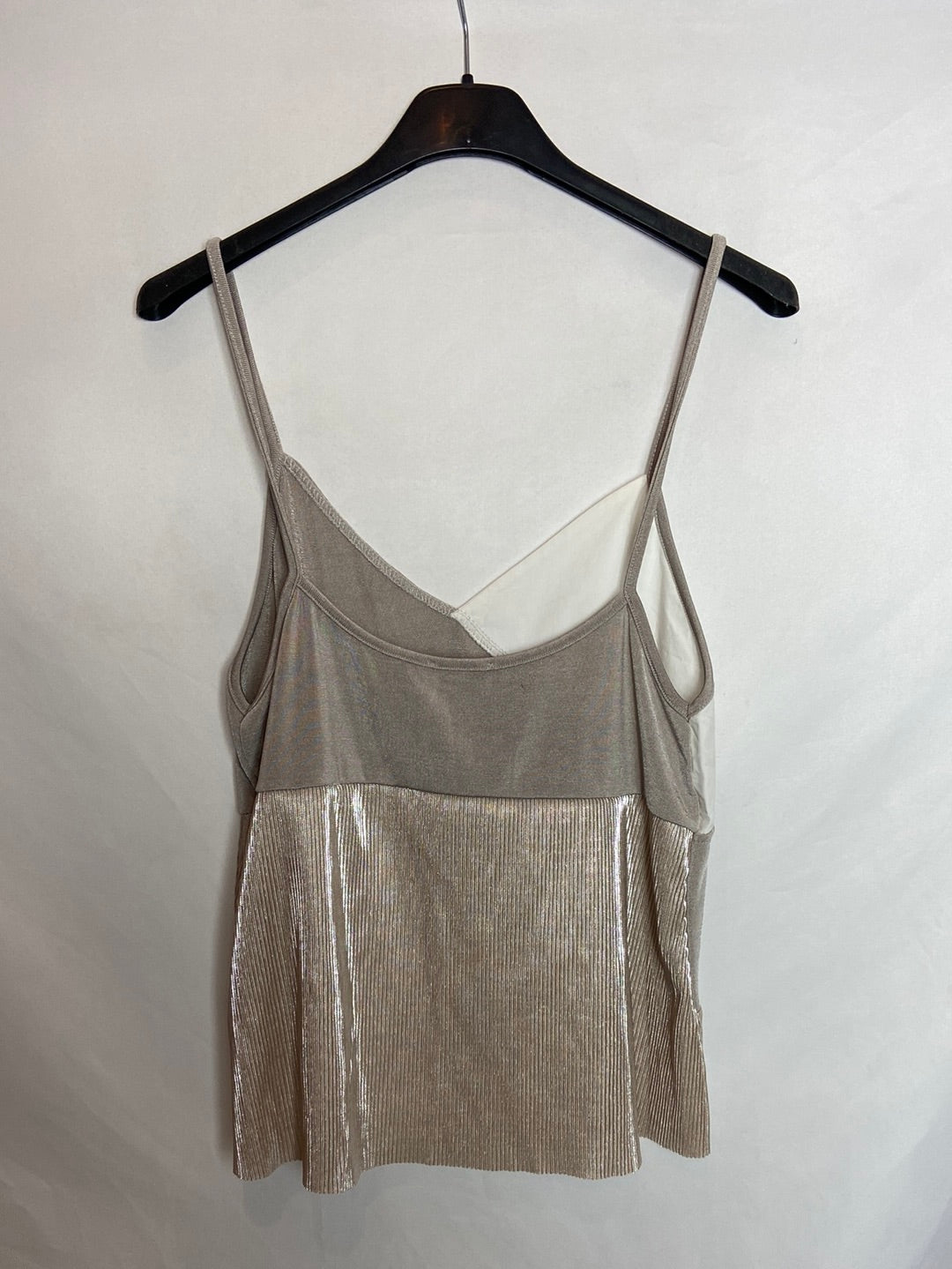 ZARA. Camiseta beige tirantes brillante. T.M