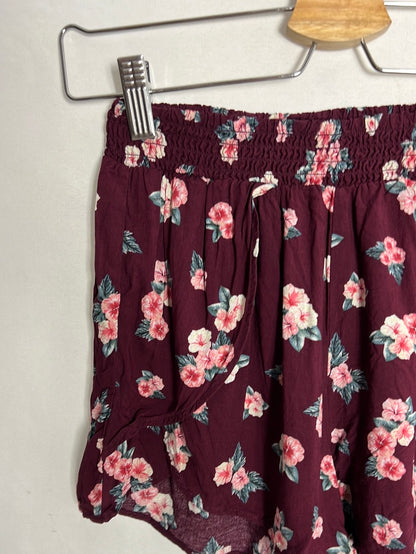 PULL & BEAR. Short fluido apertura laterales T.40