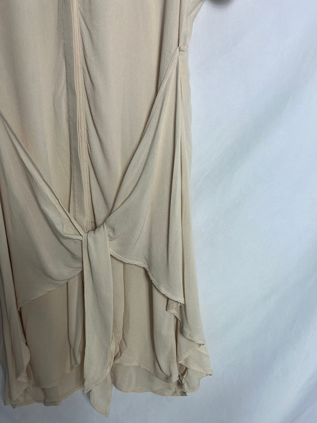 FOREVER21. Vestido beige lazada frontal. T M
