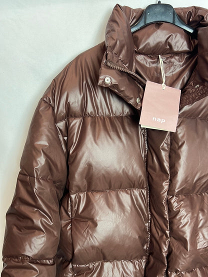 NAP. Plumas marrón T.s