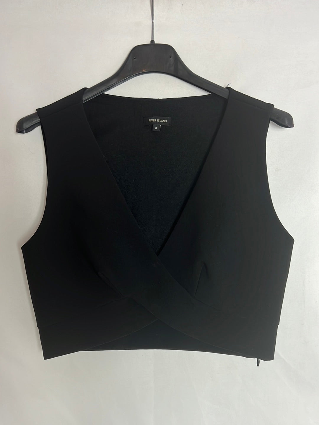 RIVER ISLAND. Crop top negro asimétrico. T S