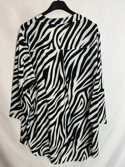 FESTA. Banks and black printed blouse. T 54 (XL)