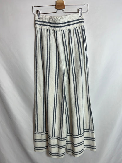 MANGO. Pantalón pata ancha textura rayas. T S