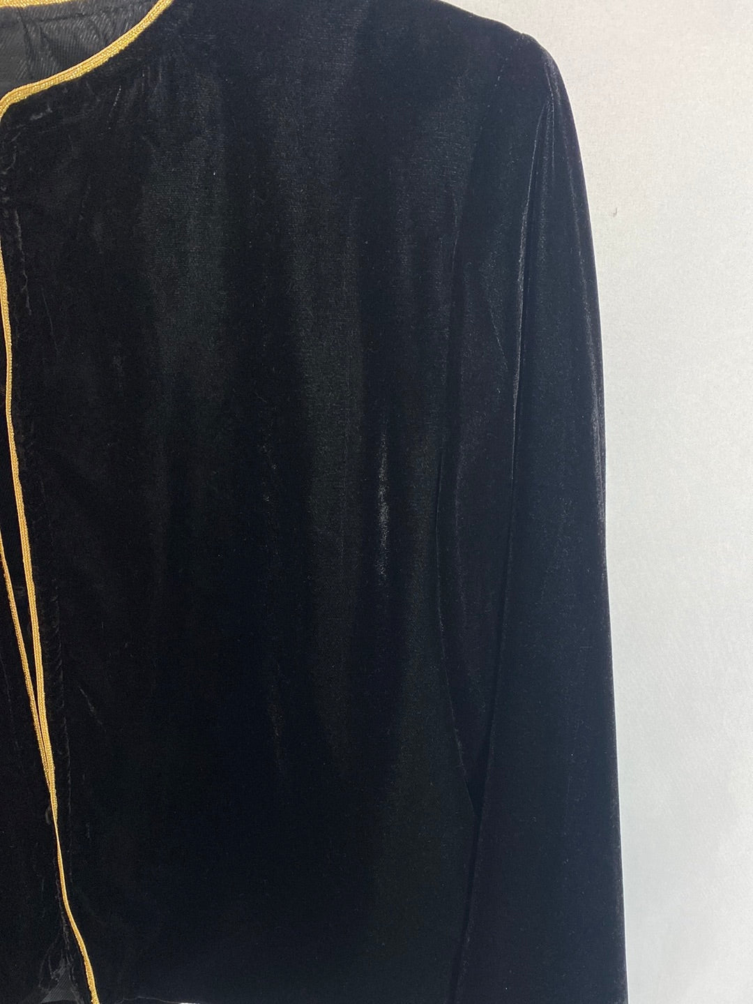 ZARA. Chaqueta terciopelo negra. T.m