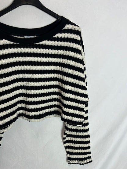 BERSHKA. Jérsei punto rayas zig-zag. T.M