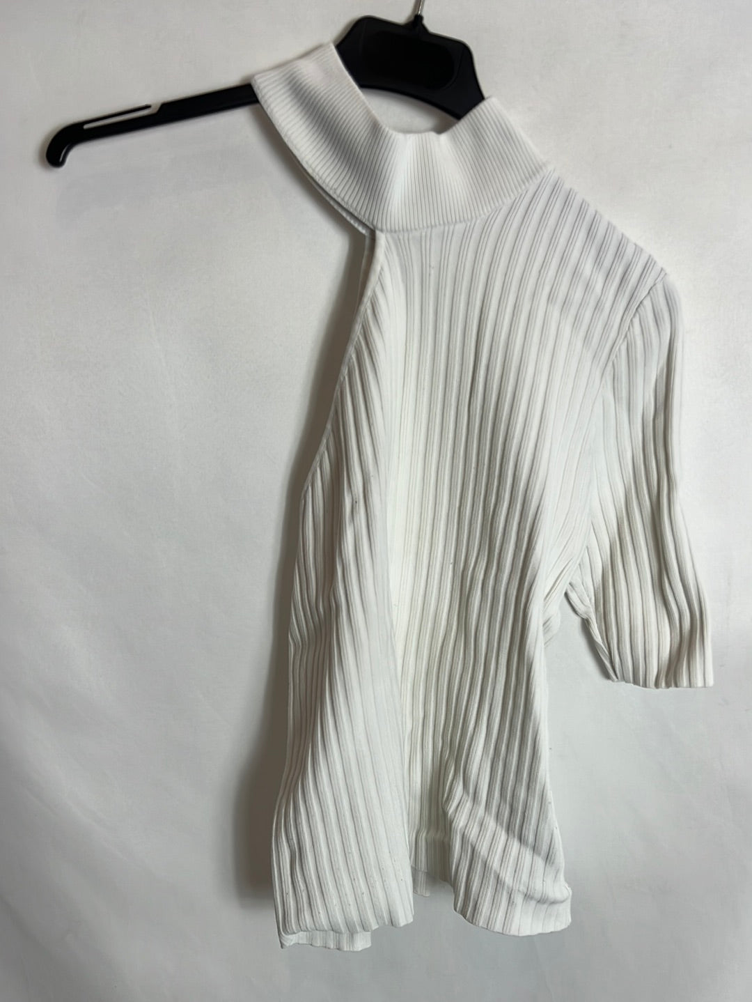OTHERS. Asymmetrical white top Ts