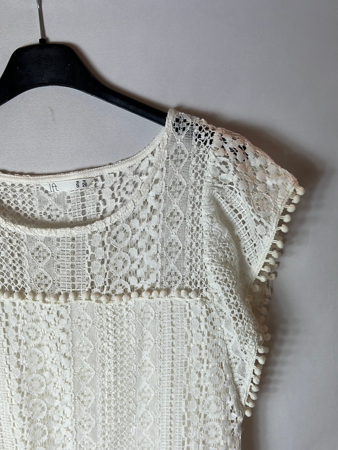 LEFTIES. White lace dress. TS