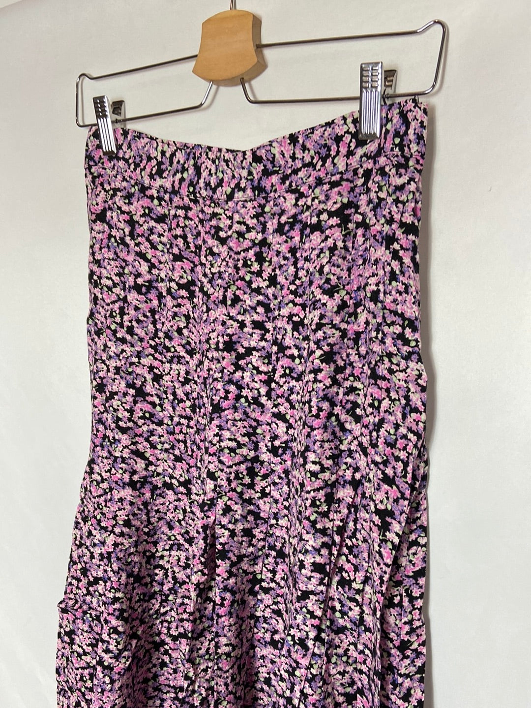H&amp;M. Floral midi skirt. Size 38