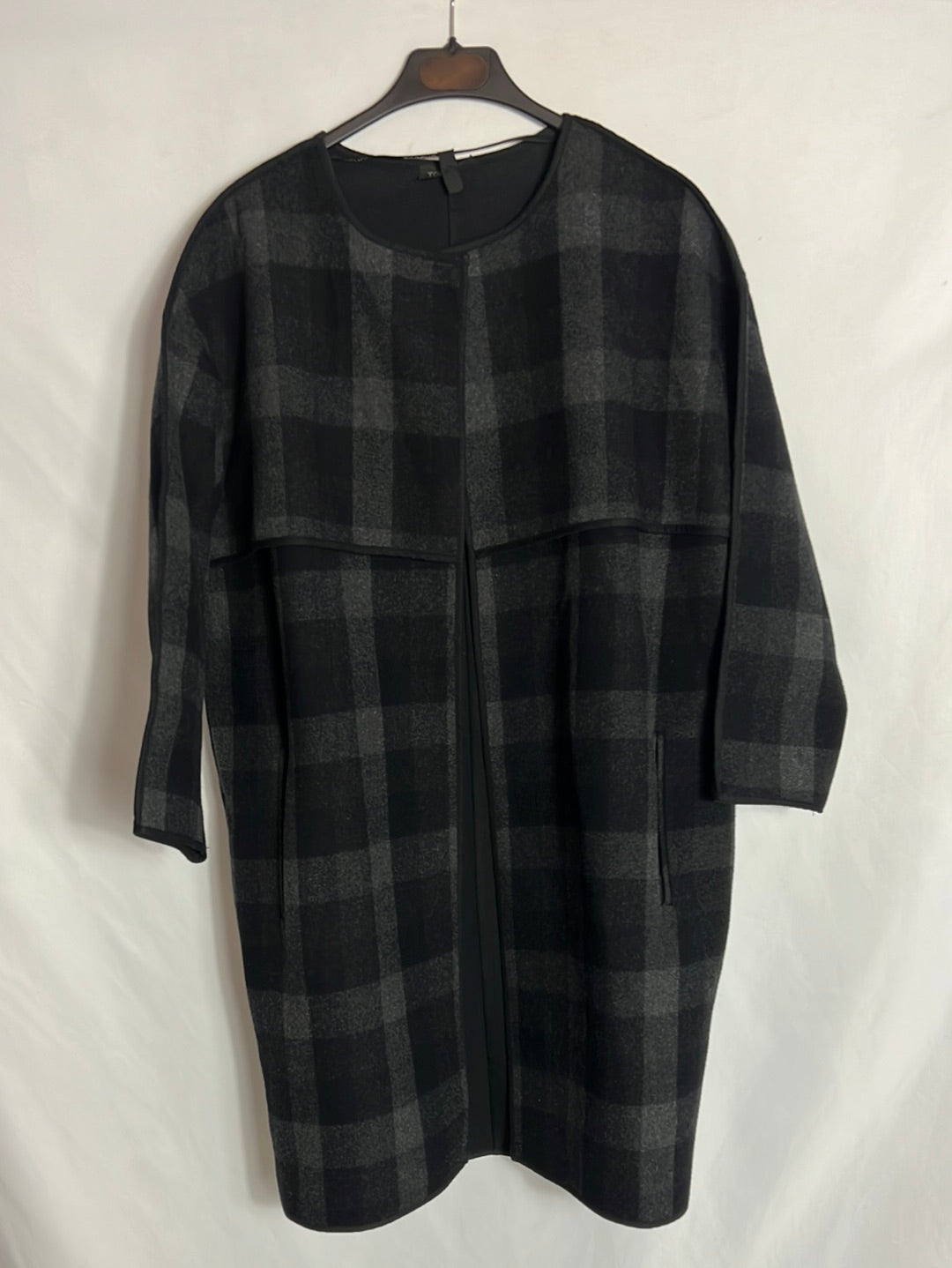 TOPSHOP. Abrigo fino cuadros negros y grises. T 36