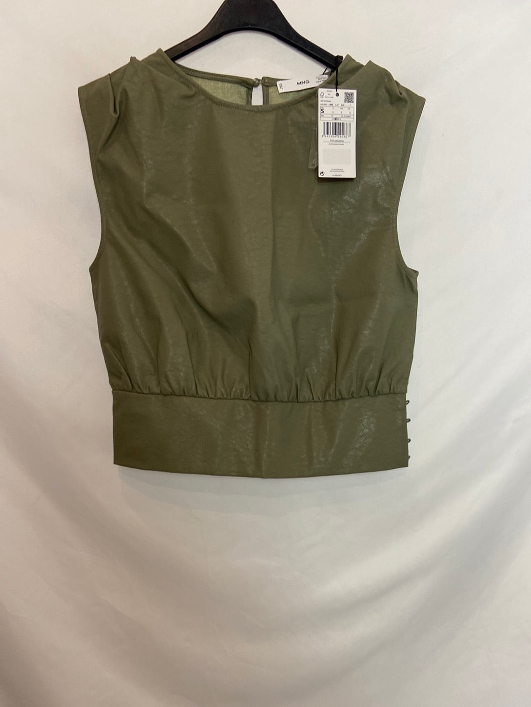 MANGO. Top verde efecto piel T.s