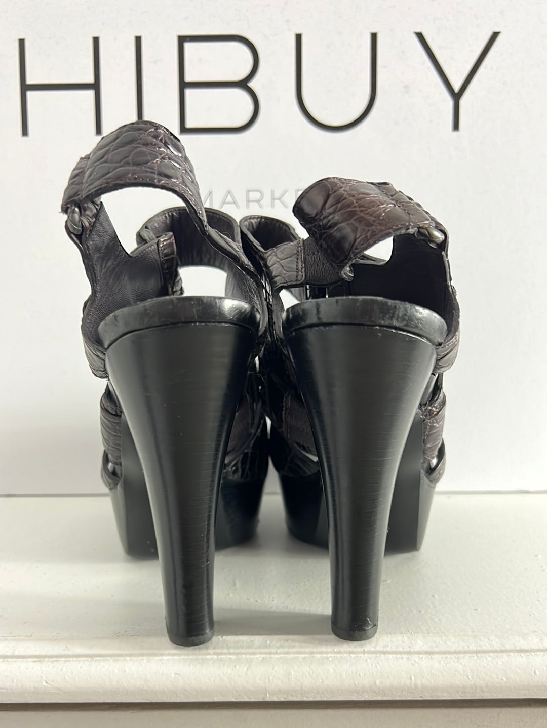 BOTTEGA VENETA. Brown platform sandals. Size 37