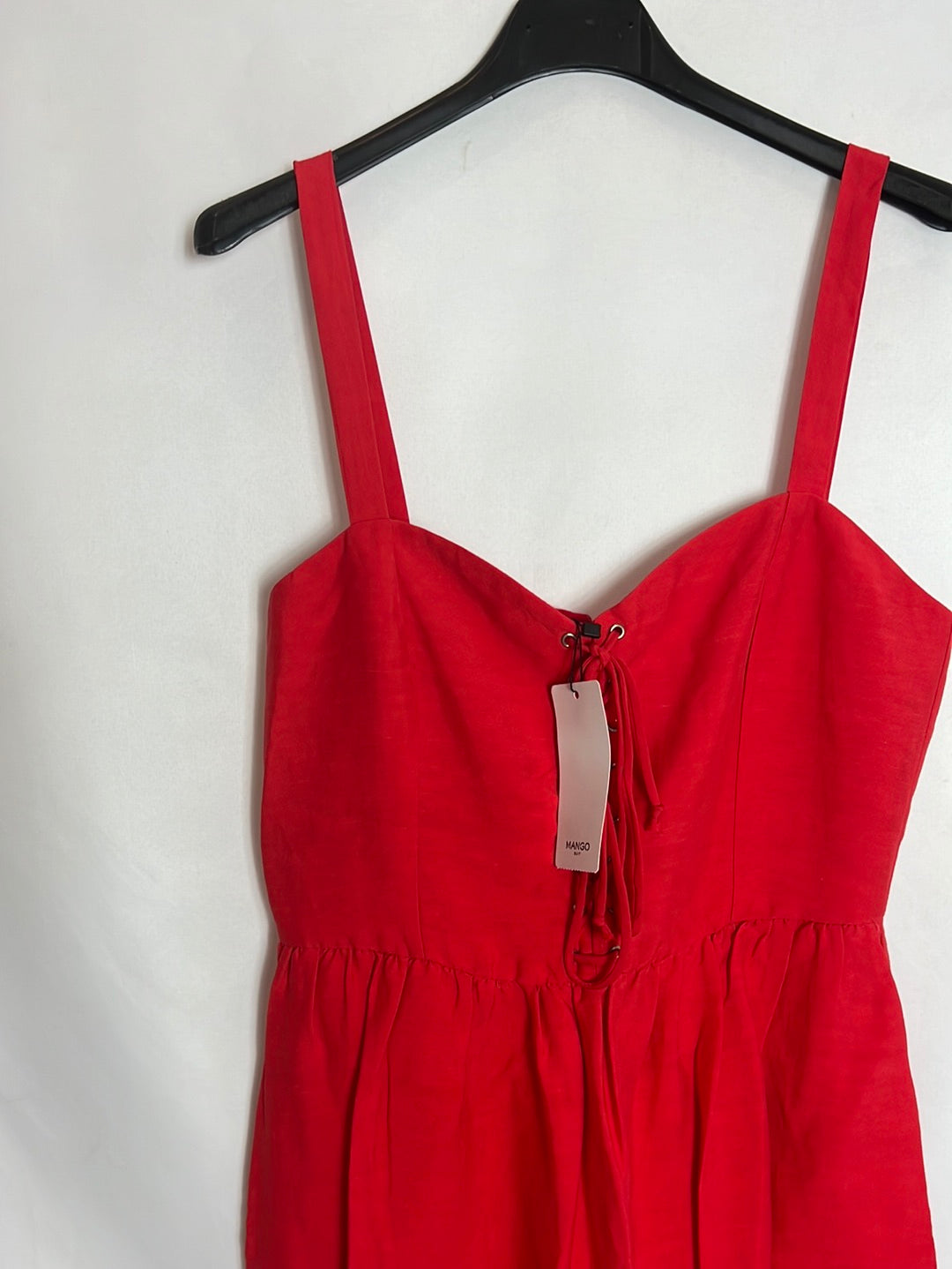 Este vestido rojo pasión de Mango solucionará tu look para la próxima boda
