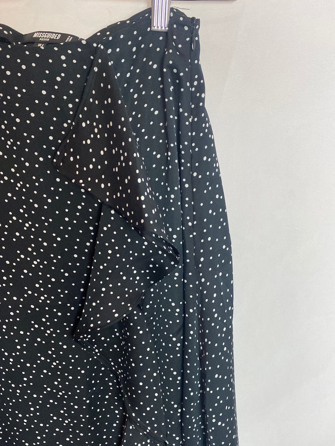 MISSGUIDED. Falda midi lunares. T.32(petite)