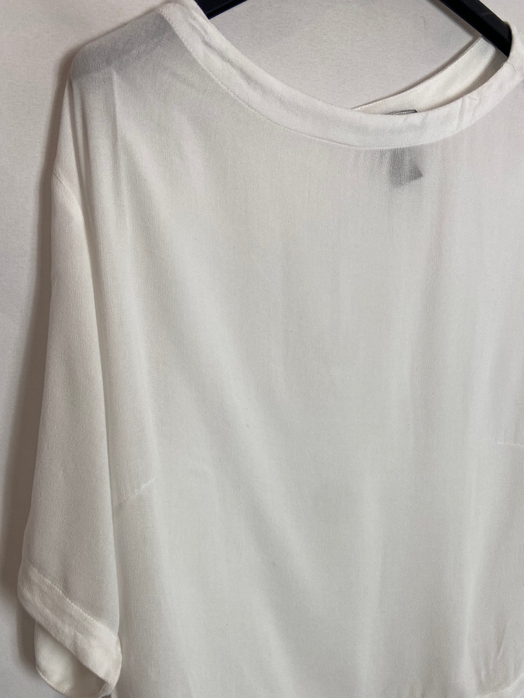 H&amp;M. White oversized top. T.XS