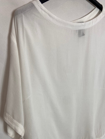 H&amp;M. White oversized top. T.XS