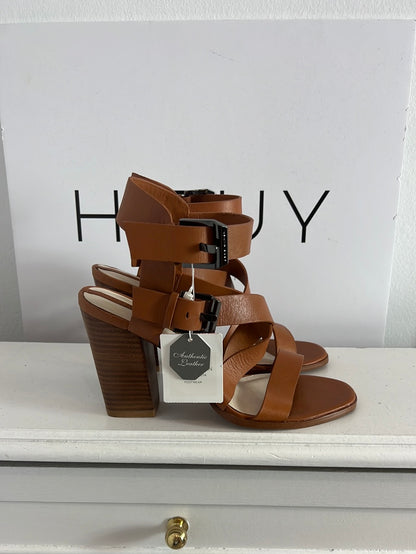 ZARA. Sandalia piel hebillas T.38