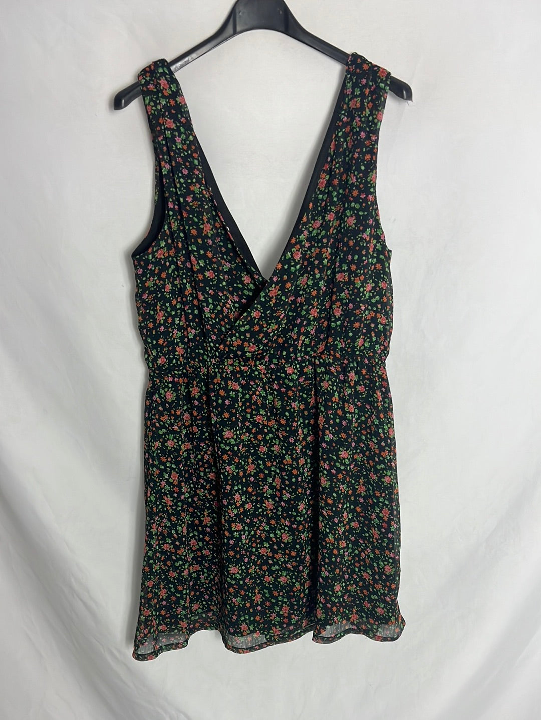 OTRAS. Vestido corto flores escote cruzado. T M