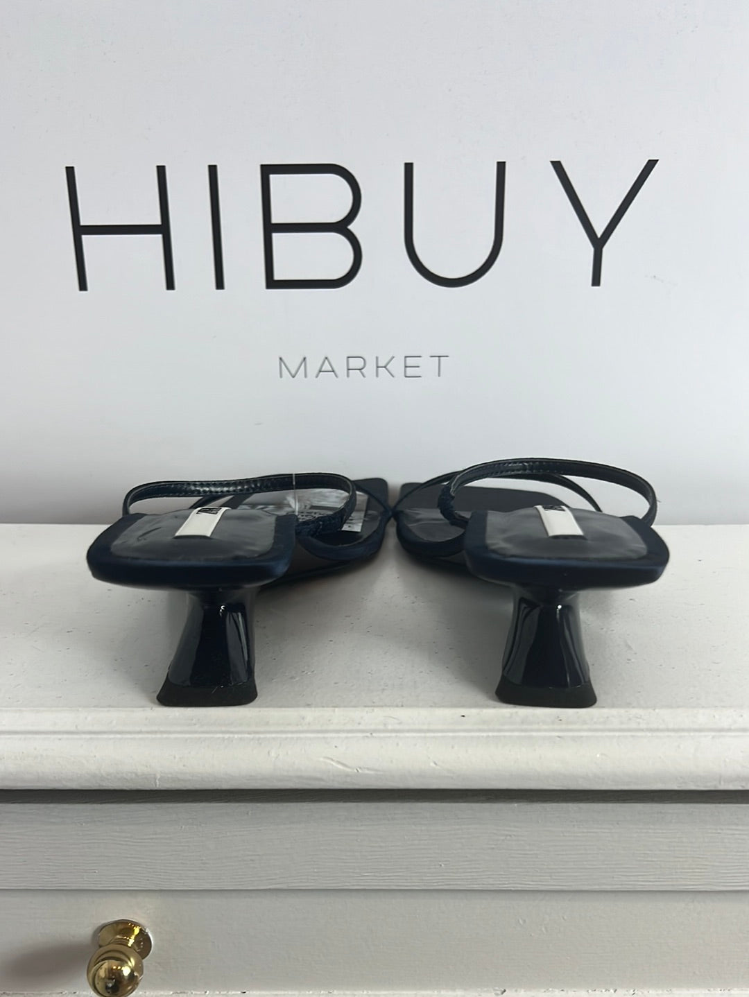 ZARA. Sandalia azul satinada tacón diseño. T 38