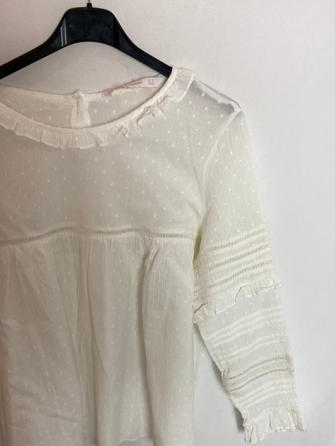 ZARA. White plumeti blouse Tm