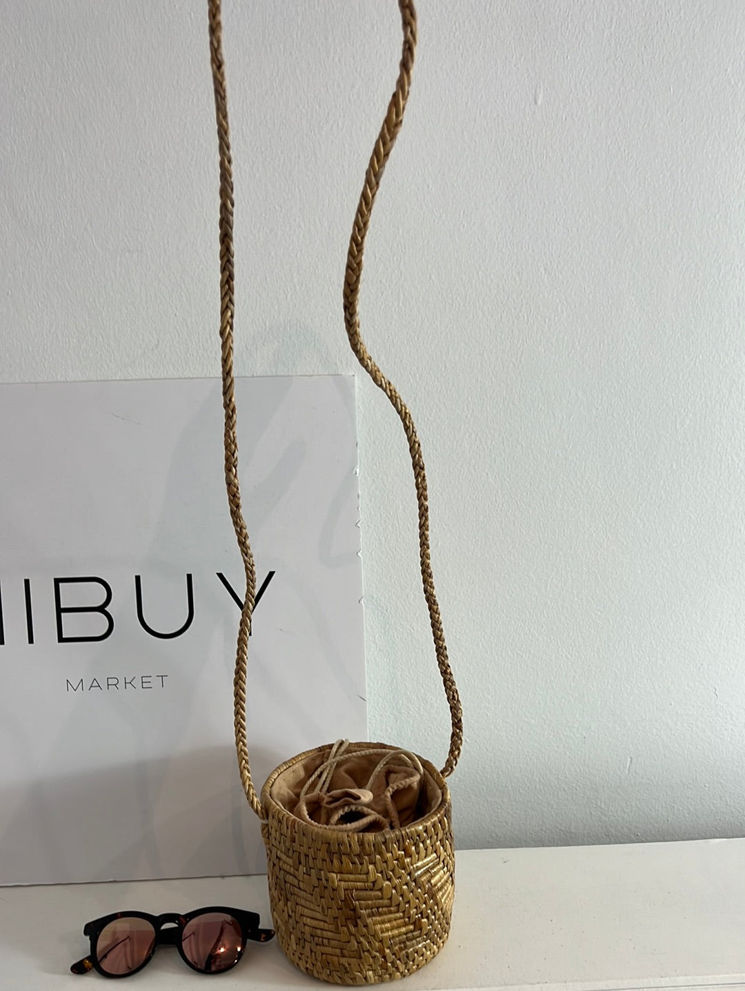 OTRAS. Bolso pequeño mimbre