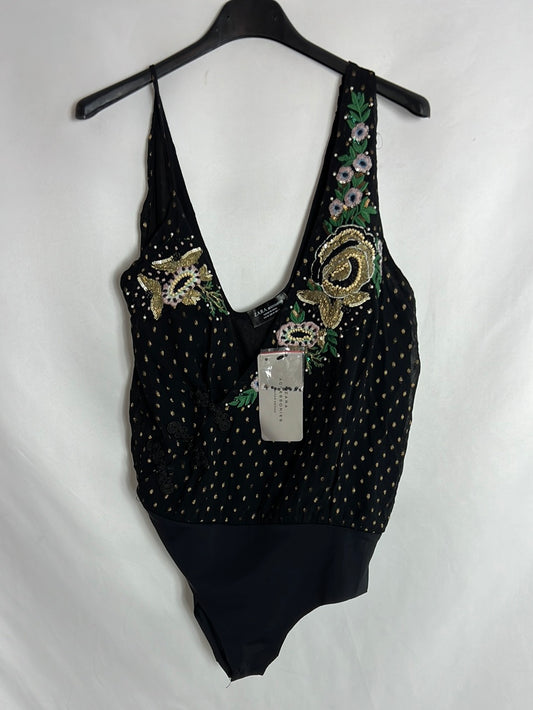 ZARA. Body negro bordados y pedrería. T M