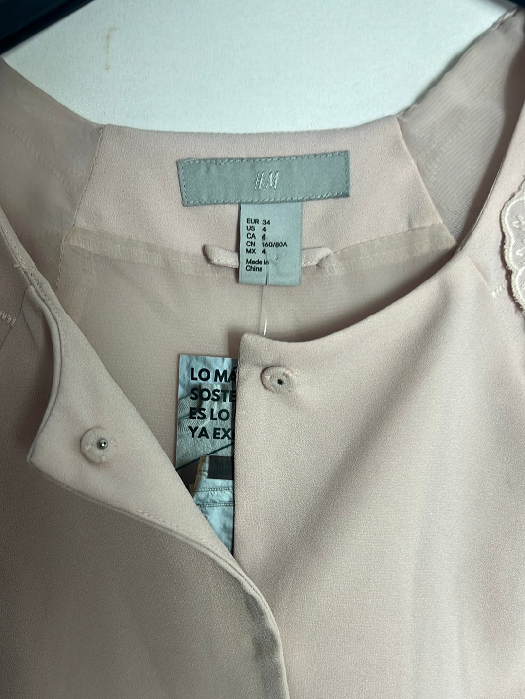 H&M. Blusa /torerita detalle manga color nude. T 34