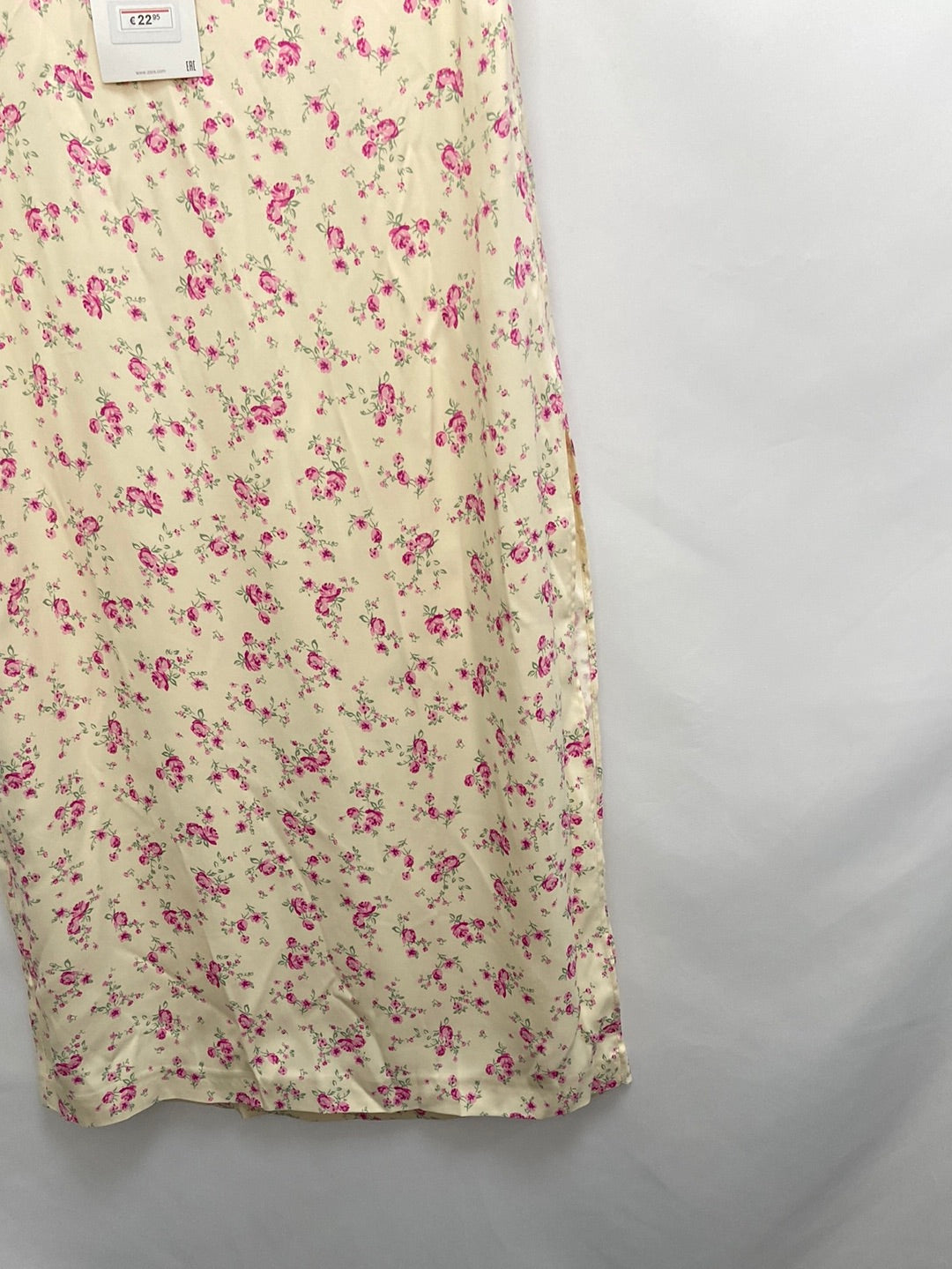 ZARA.Falda midi beige florecitas T.S