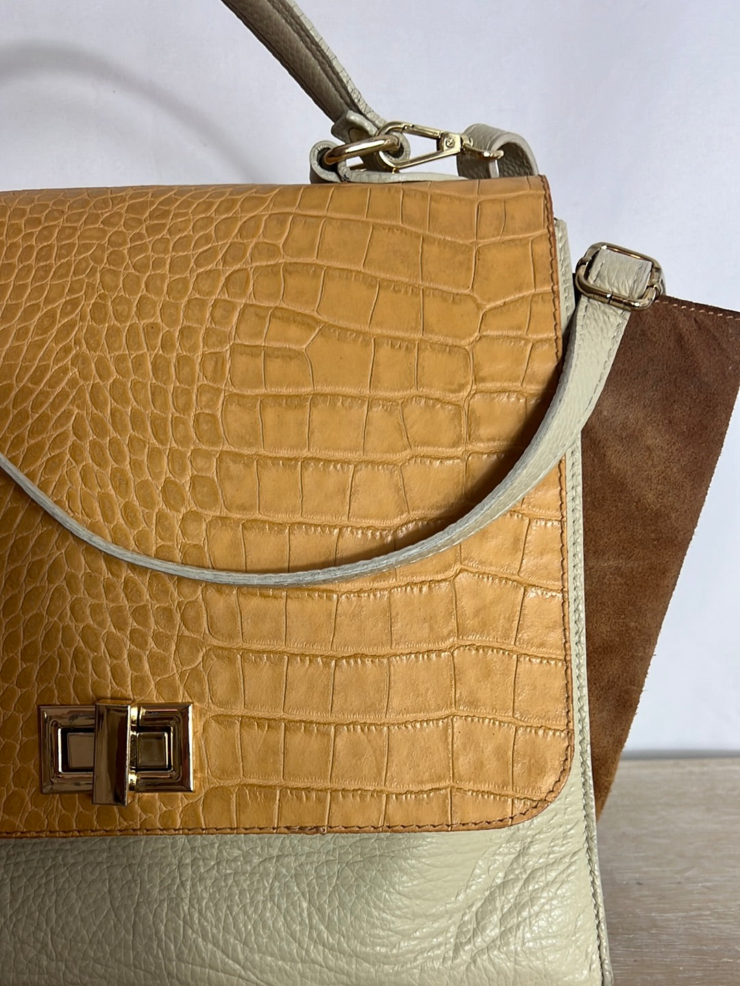 OTRAS. Bolso tote piel tricolor