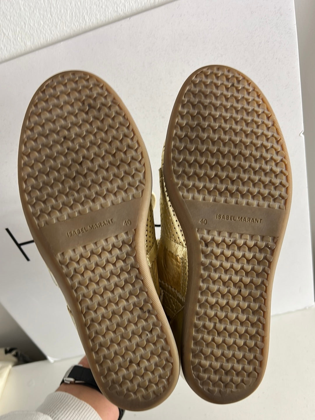 ISABEL MARANT. Deportivas doradas plataforma interior. T 40