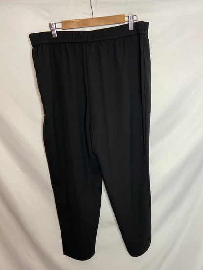 ZARA. Pantalón fluido negro T. XXL