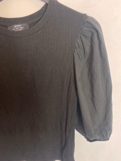 BERSHKA. Top Negro mangas farol T.S