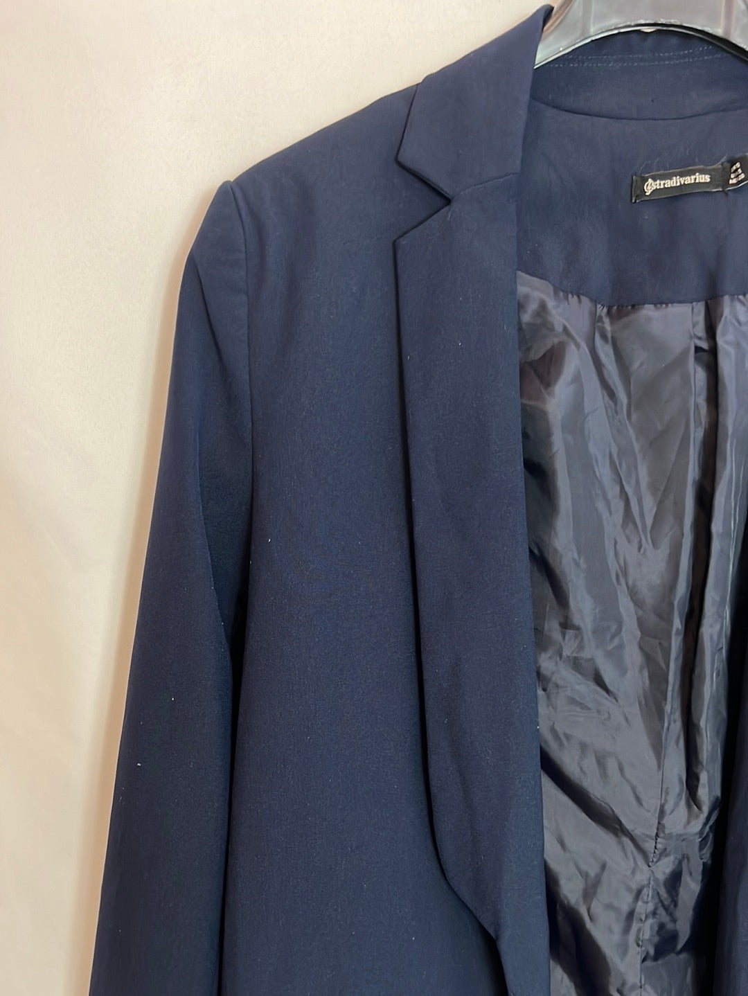 STRADIVARIUS. Abrigo fino azul marino T.s