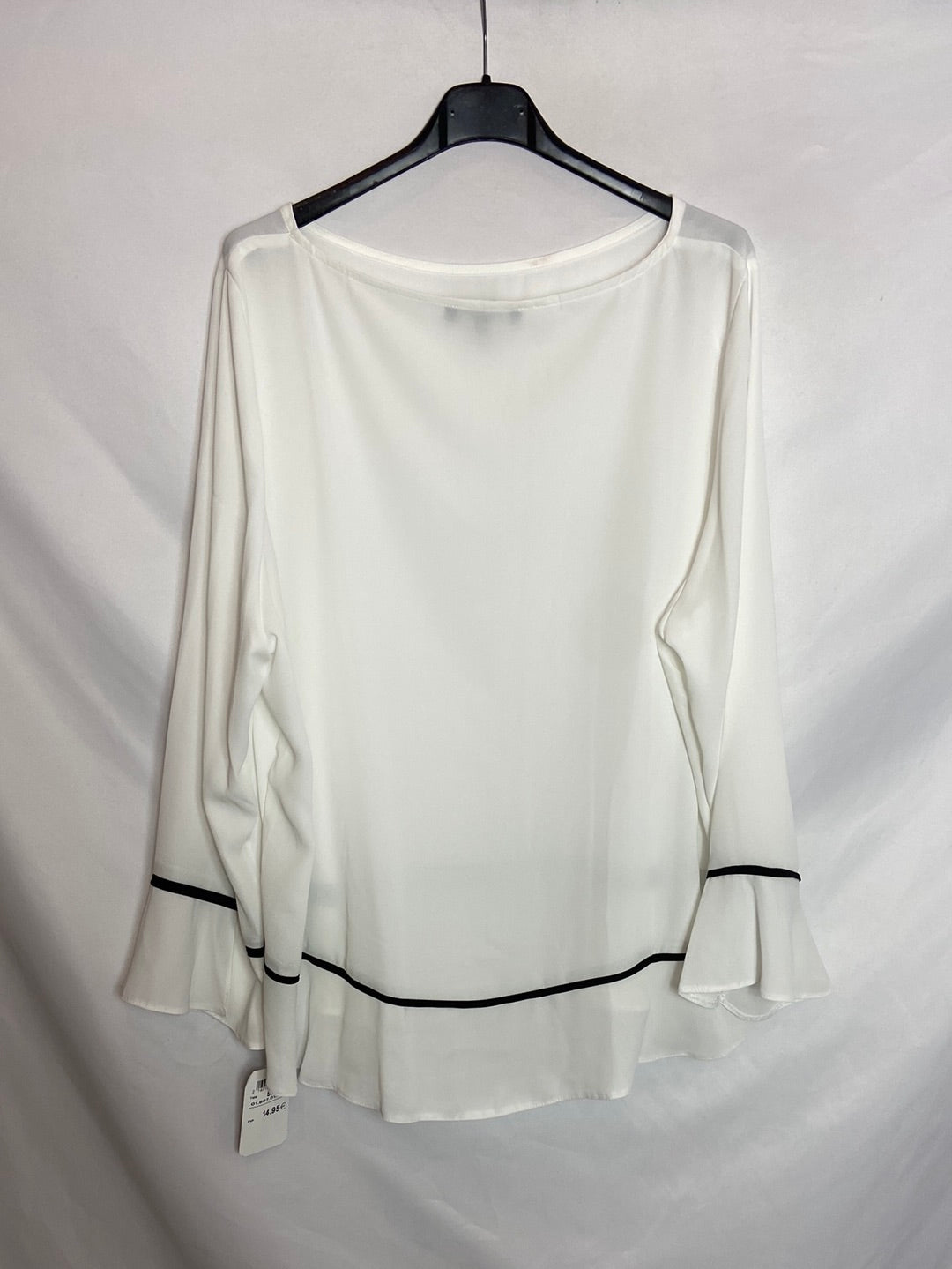 FESTA. Blusa blanca fluida con detalle en negro T.52