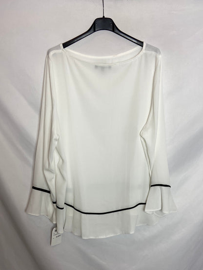 FESTA. Blusa blanca fluida con detalle en negro T.52