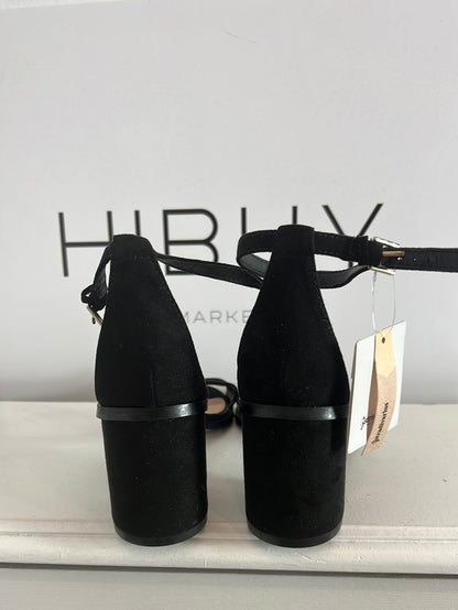 STRADIVARIUS. Black suede sandal, size 38