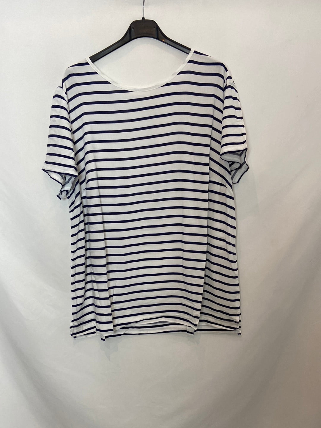 H&amp;M. Striped T-shirt S. 46