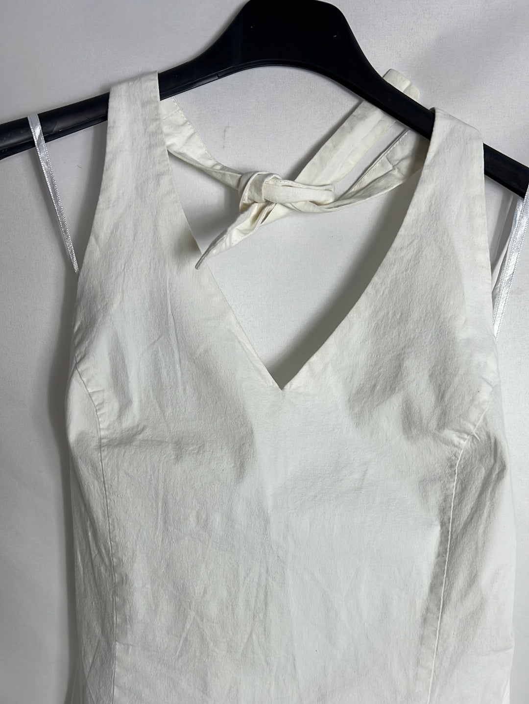 CORDON. Top blanco lazada cuello y espalda. T 40