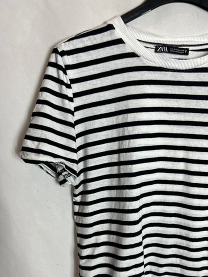 ZARA. Camiseta azul y blanca rayas T.s