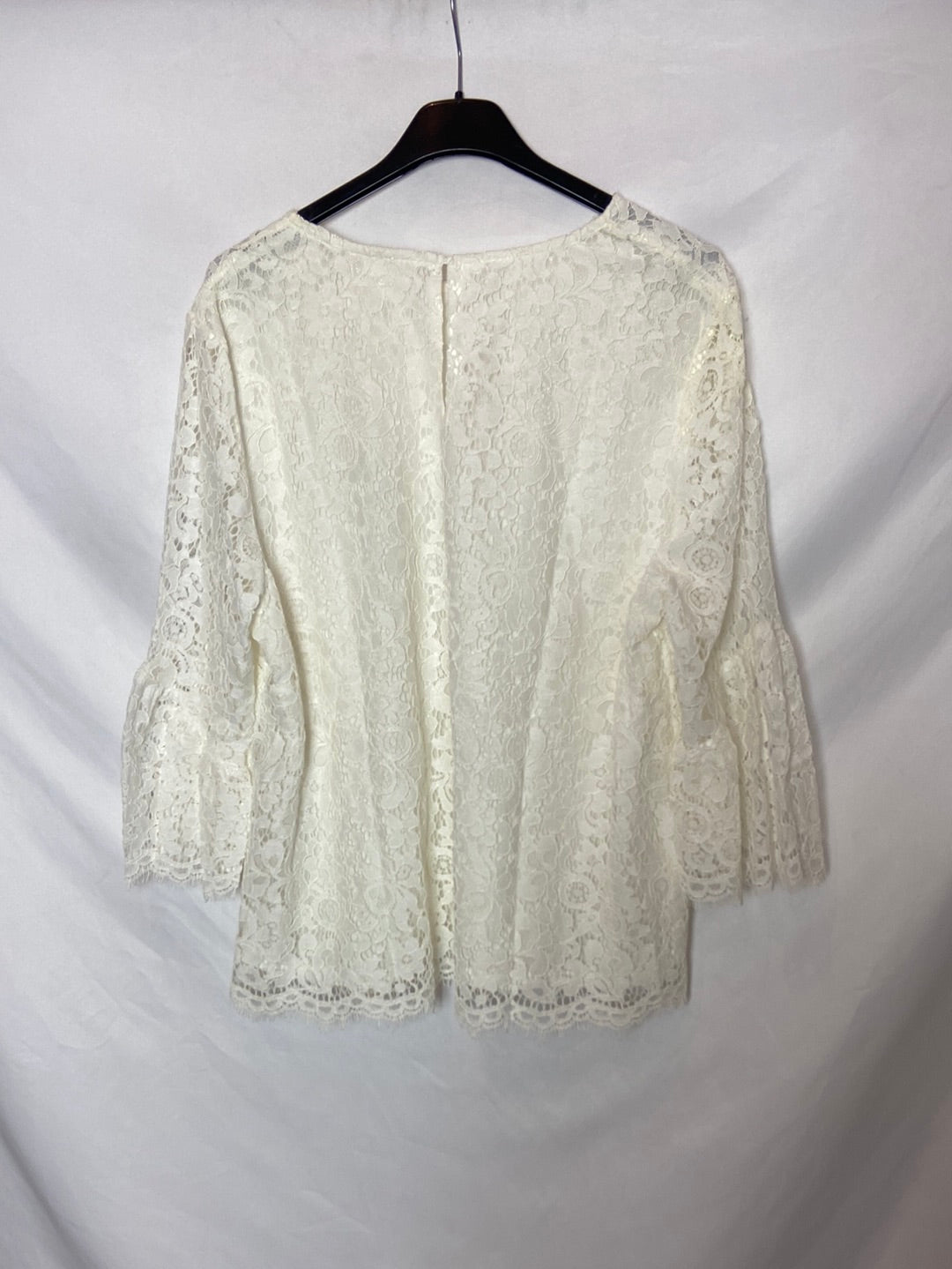 H&M. Blusa blanca de encaje T.46