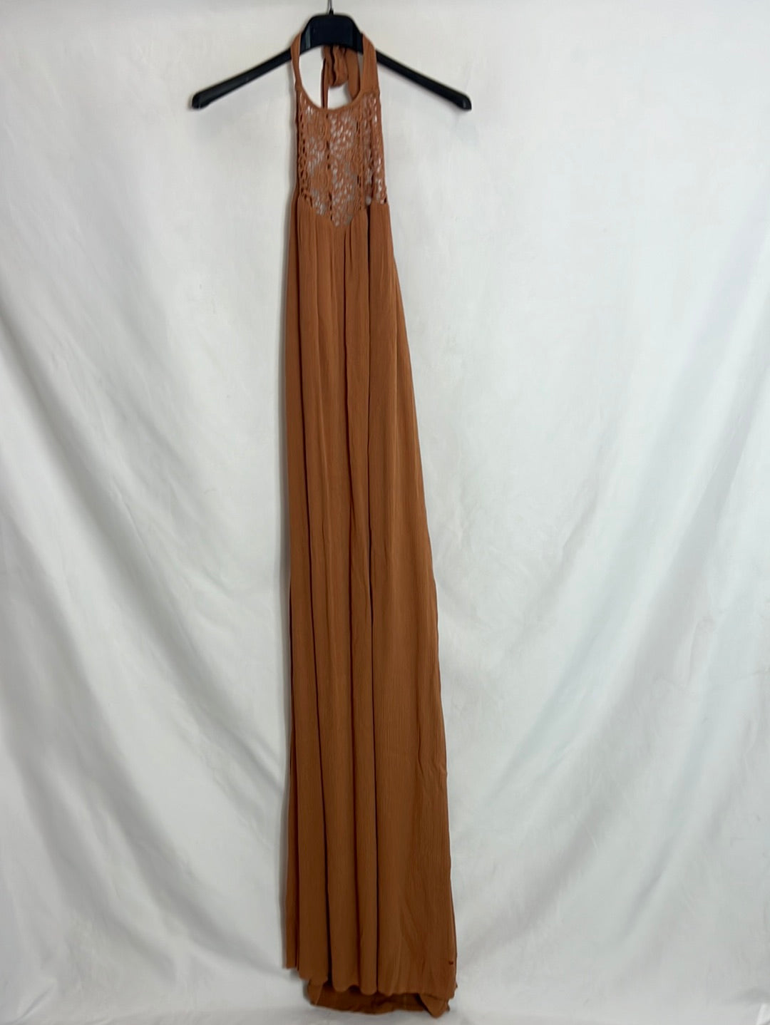 FOREVER 21. Halter Neck Long Dress. TM Hibuy market FOREVER 21. Halter Neck Long Dress. TM Hibuy market