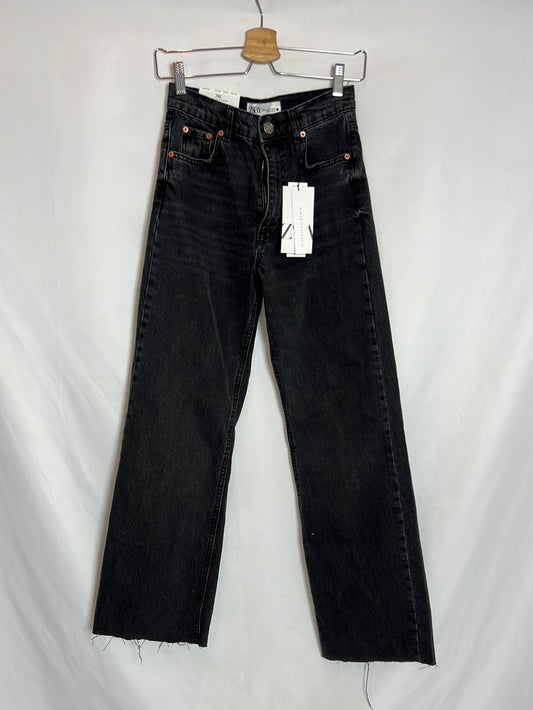 ZARA. Pantalón denim pata ancha negro. T 34