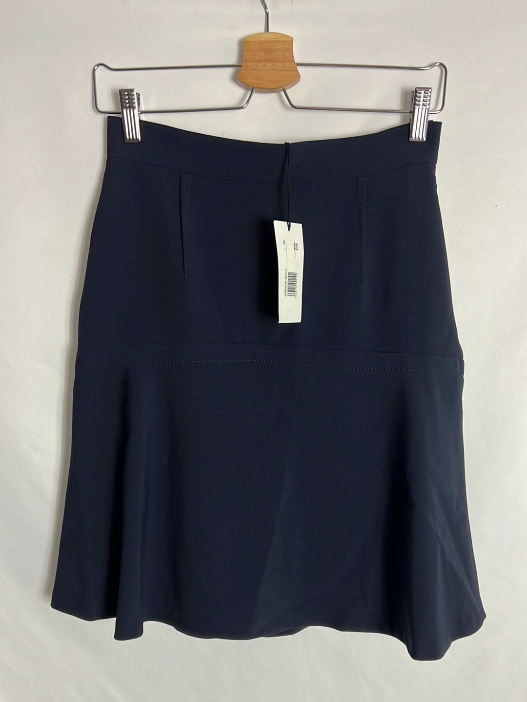 BIMBA Y LOLA. Falda corta azul marino volante. T 38 (tara)