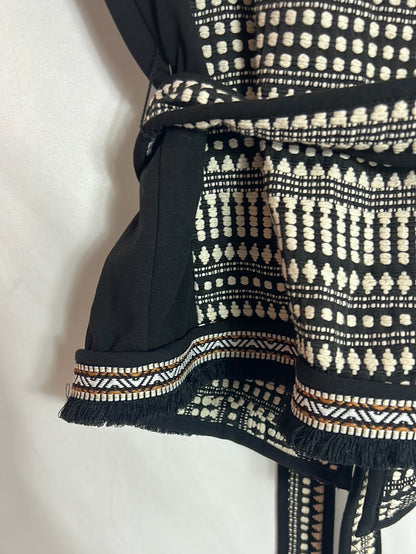 H&M. Chaleco blanco y negro bordado. T 36