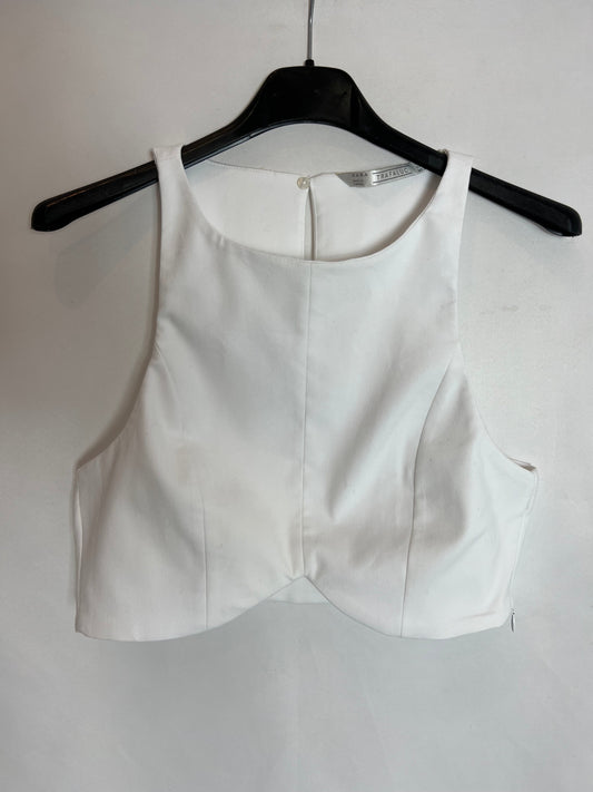ZARA. Asymmetrical white crop top. TS