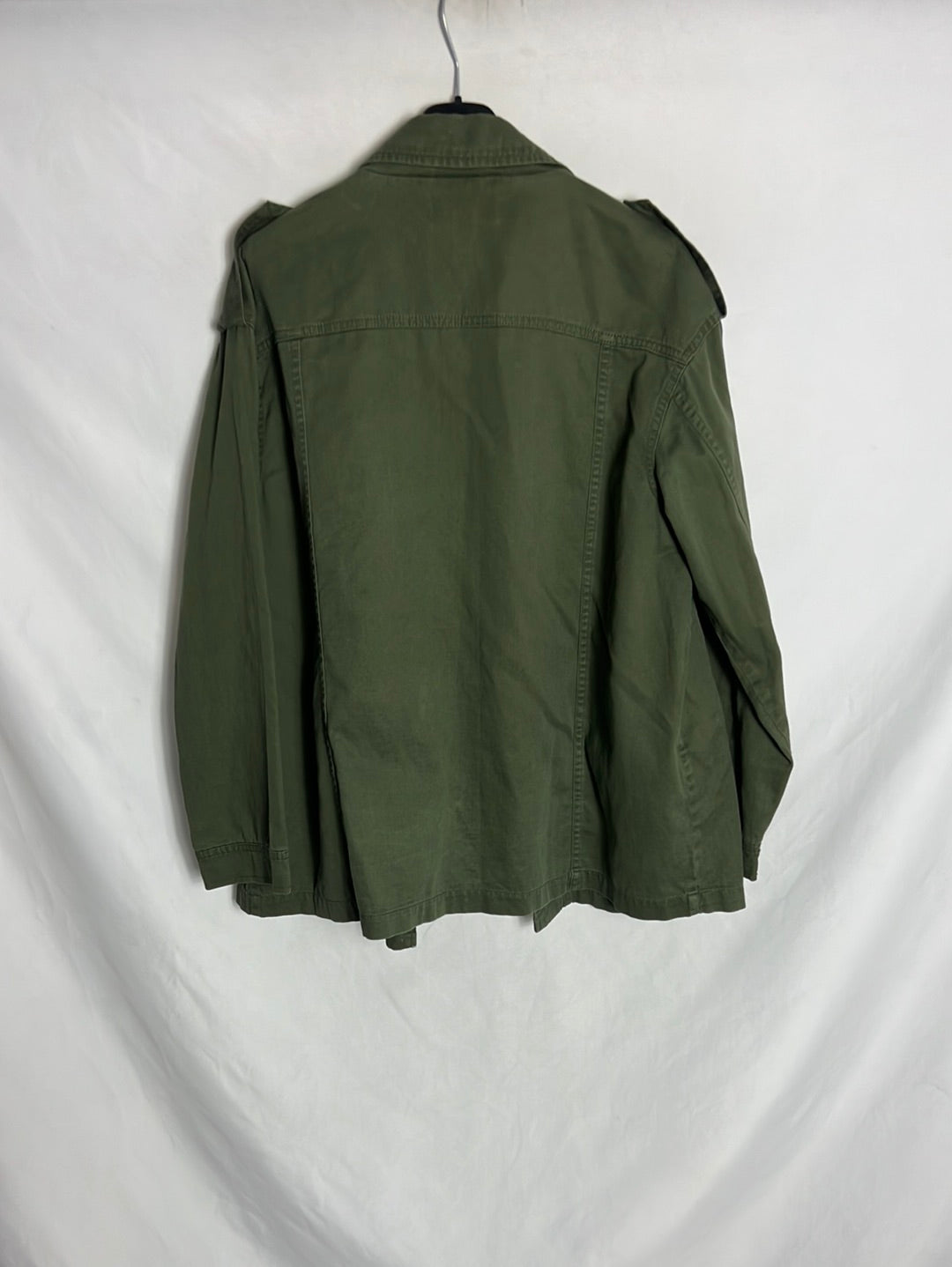 H&M. Chaqueta fina verde bolsillos. T XS