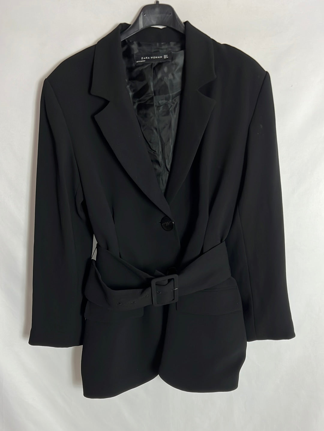 ZARA. Blazer negra larga cinturón. T S