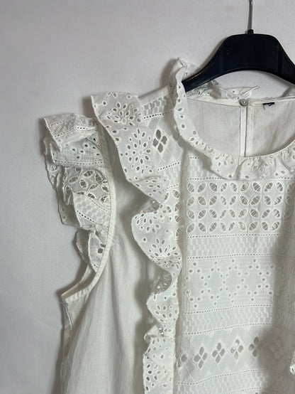 OTHERS. White die-cut top with ruffled collar. TS/M (tare)