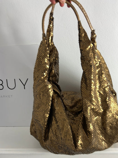 STRADIVARIUS. Bolso dorado lentejuelas