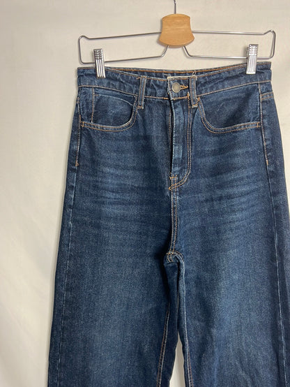 STRADIVARIUS. Pantalón denim pata ancha oscuro. T 38