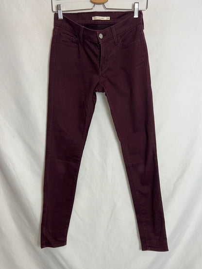 LEVI'S. Skinny denim pants in eggplant. Size 26 (36)